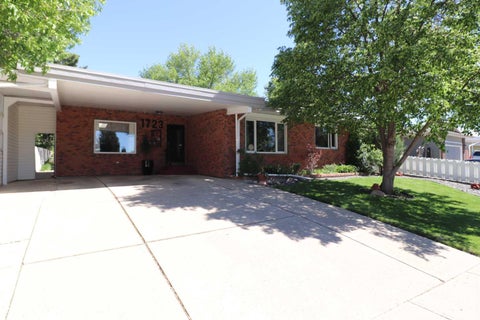 Photo of 1723 Lakemount Boulevard S, Lethbridge, AB T1K 3K5 (MLS # A2303026)