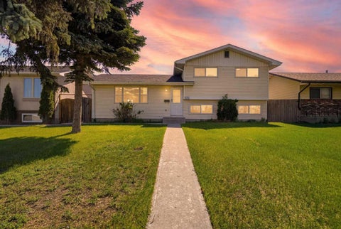 Photo of 532 Rundleridge Drive NE, Calgary, AB T1Y 2K7 (MLS # A2322396)