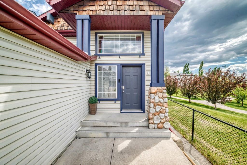 Photo of 91 Panamount Gardens NW, Calgary, AB T3K 5V5 (MLS # A2321790)