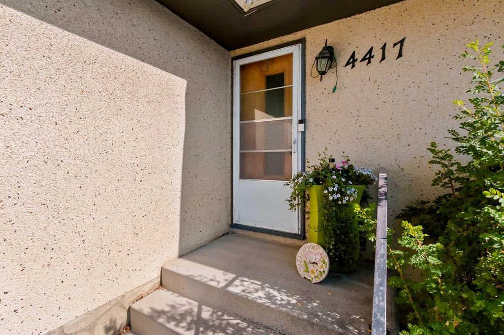 Photo of 4417 55 Avenue, Olds, AB T4H 1B9 (MLS # A2308186)