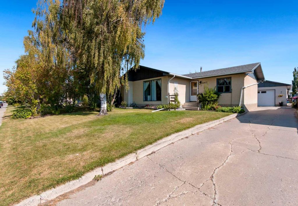 Photo of 4417 55 Avenue, Olds, AB T4H 1B9 (MLS # A2308186)