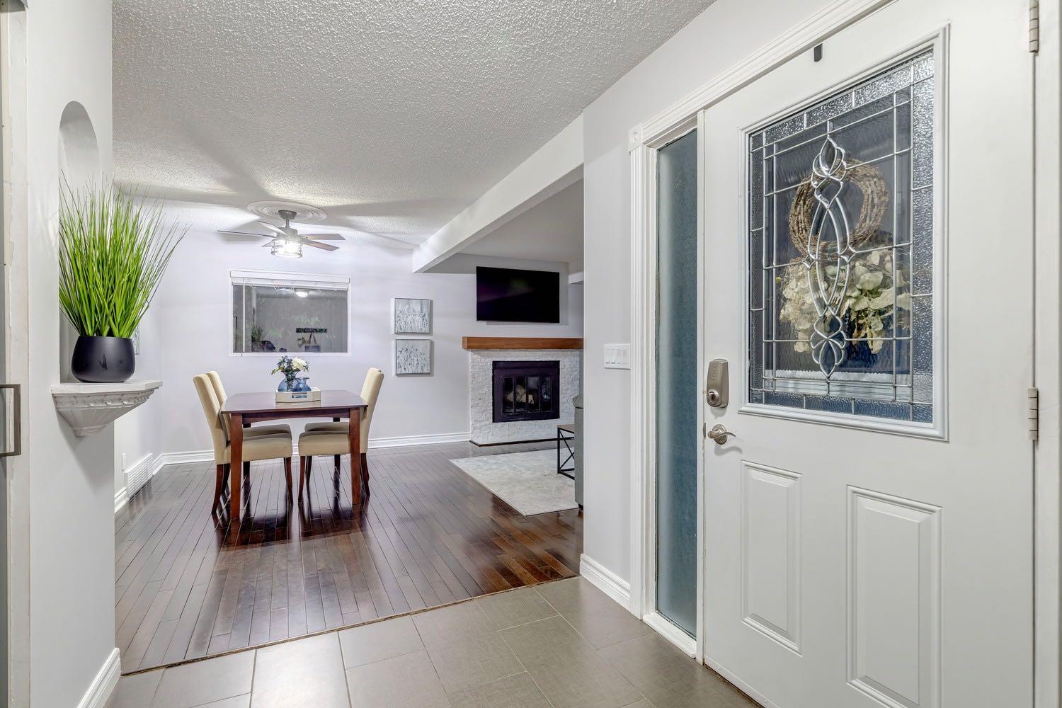384 Midvalley Drive SE