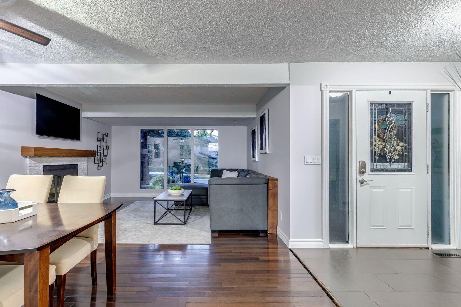 384 Midvalley Drive SE