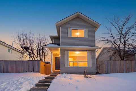 19 Appletree Close SE Calgary AB T2A 7J1