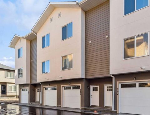 95 Saddlecrest Circle NE 204 Calgary AB T3J 0Z2