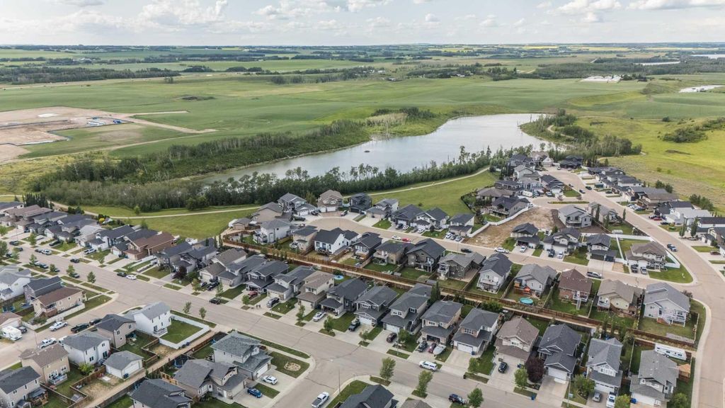 Photo of 37 Arrowowood Close, Blackfalds, AB T4M 0H9 (MLS # A2292520)