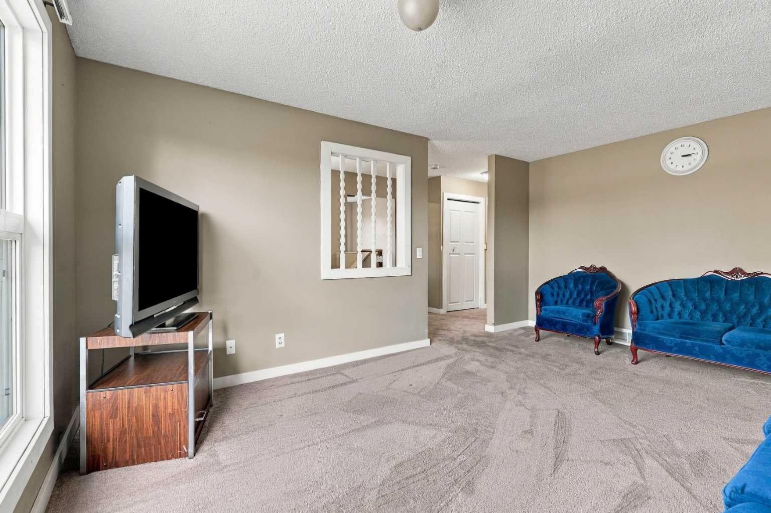 64 Castlebrook Rise NE