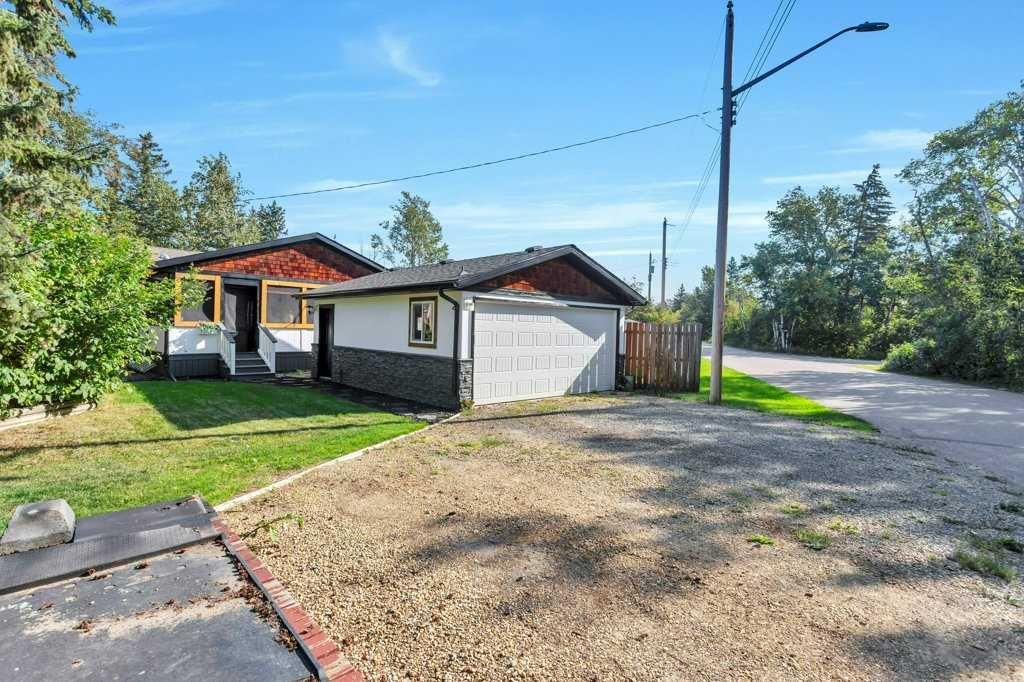 Photo of 101 Lakeview Avenue, Gull Lake, AB T4L 2N1 (MLS # A2266496)