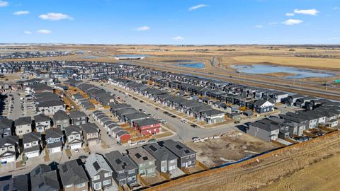 461 Corner Meadows Way NE Calgary AB T3N 1Y7