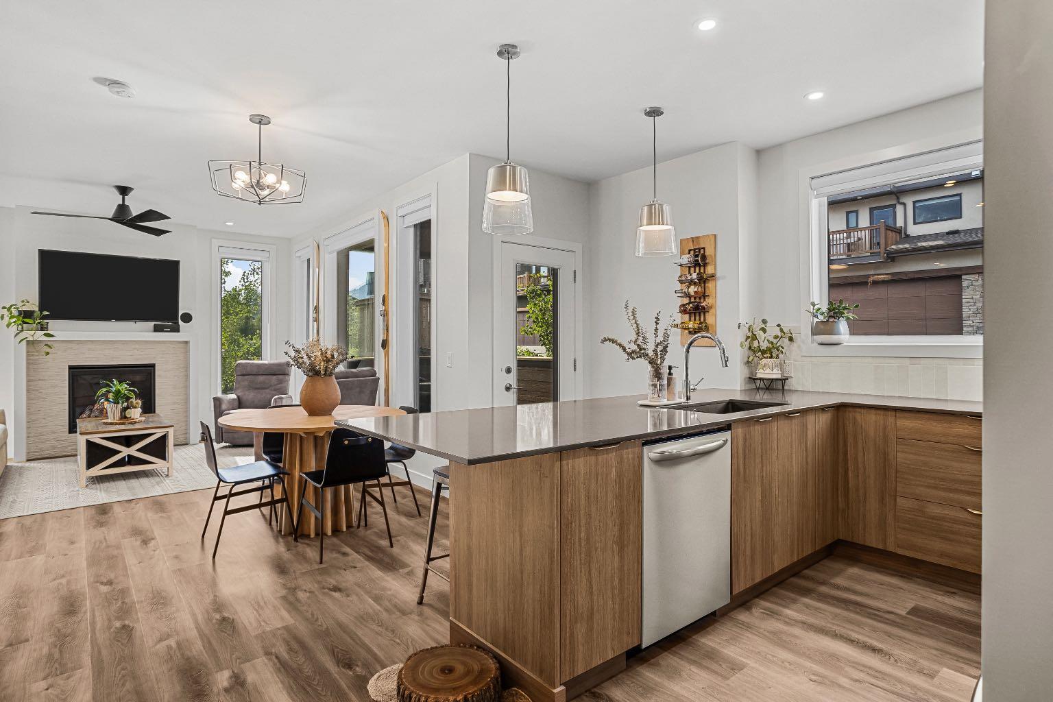 209 Stewart Creek Rise 204i