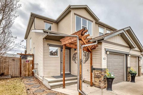 Photo of 42 Jade Place, Red Deer, AB T4P 0G1 (MLS # A2303535)