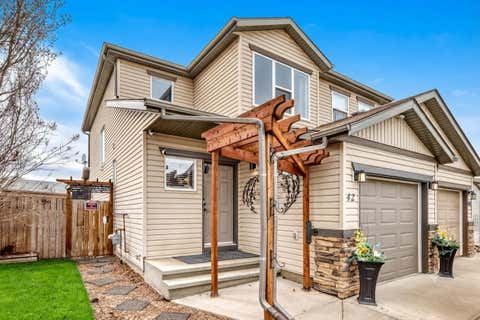 Photo of 42 Jade Place, Red Deer, AB T4P 0G1 (MLS # A2303535)