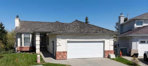 Photo of 251 Hampshire Place NW, Calgary, AB T3A 4Y7 (MLS # A2315215)