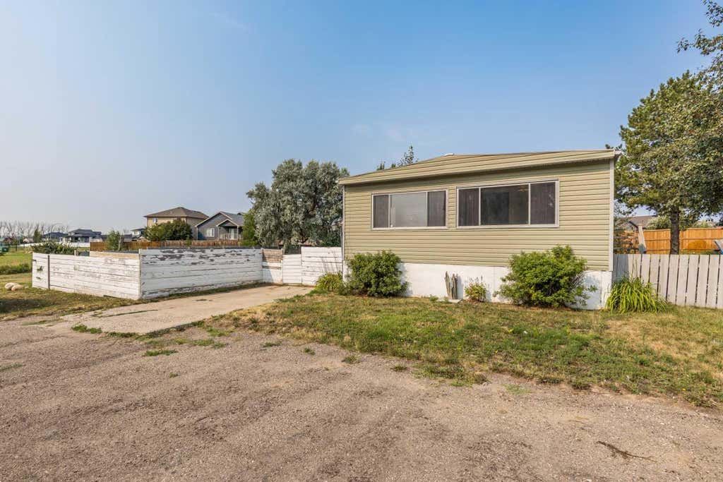 Photo of 4000 13 SE #262, Medicine Hat, AB T1B 1J3 (MLS # A2336236)
