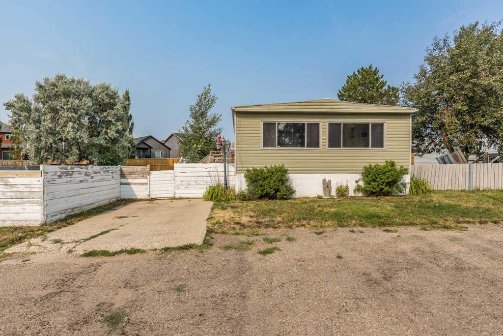 Photo of 4000 13 SE #262, Medicine Hat, AB T1B 1J3 (MLS # A2336236)