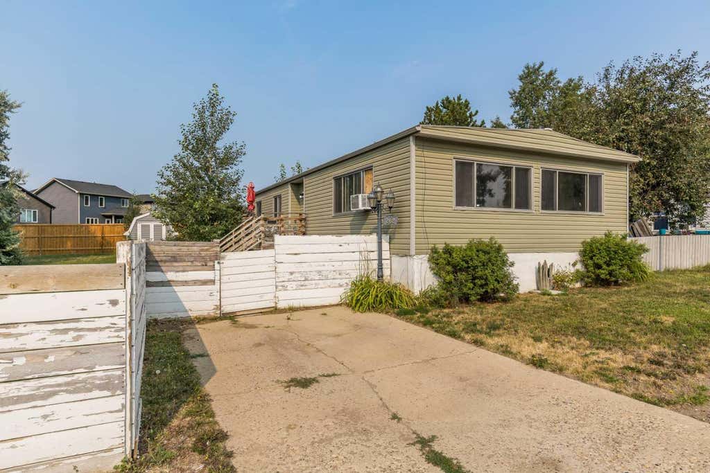 Photo of 4000 13 SE #262, Medicine Hat, AB T1B 1J3 (MLS # A2336236)