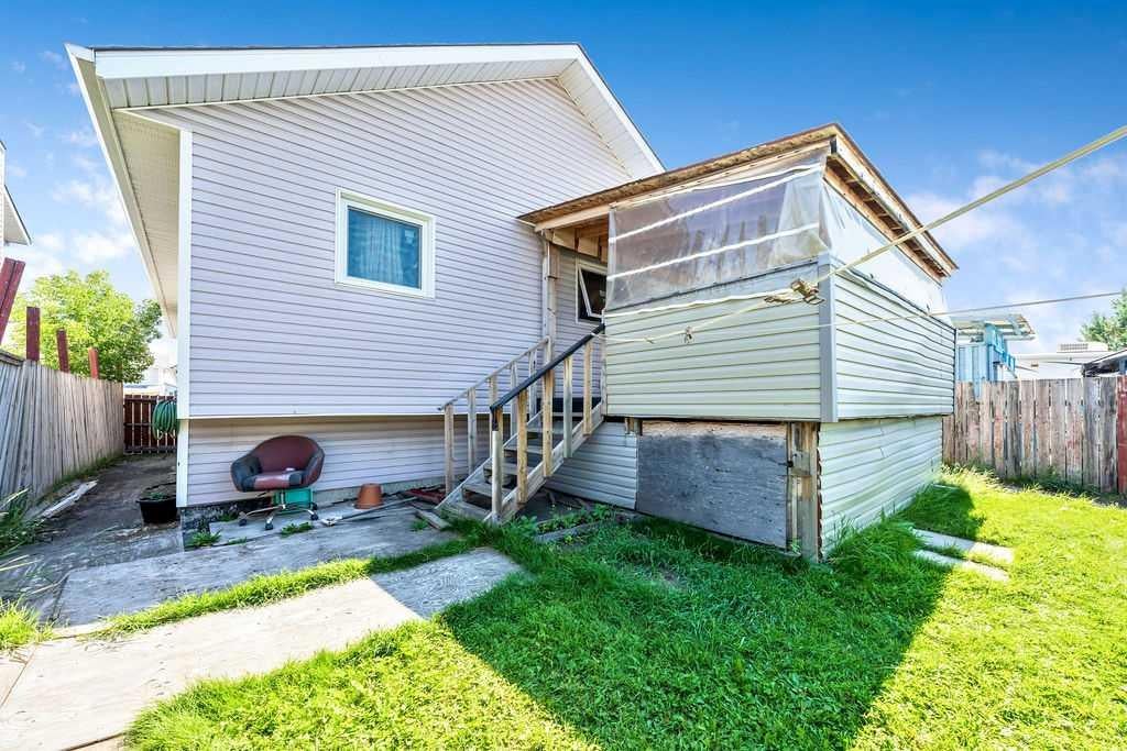 318 Applewood Drive SE
