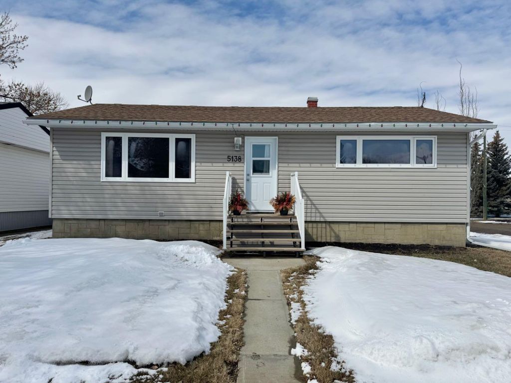 Photo of 5138 52 Street, Daysland, AB T0B 1A0 (MLS # A2299638)