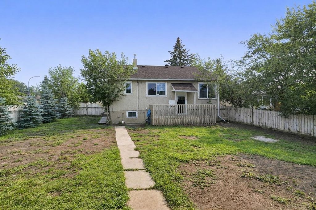 Photo of 326 27 Avenue NE, Calgary, AB T2E 2A2 (MLS # A2325486)