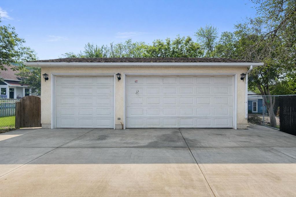 Photo of 326 27 Avenue NE, Calgary, AB T2E 2A2 (MLS # A2325486)