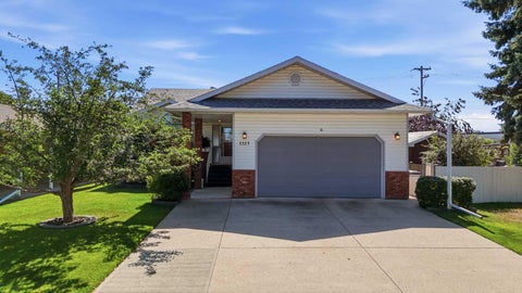 Photo of 5217 50 Avenue, Ponoka, AB T4J 1R9 (MLS # A2348653)