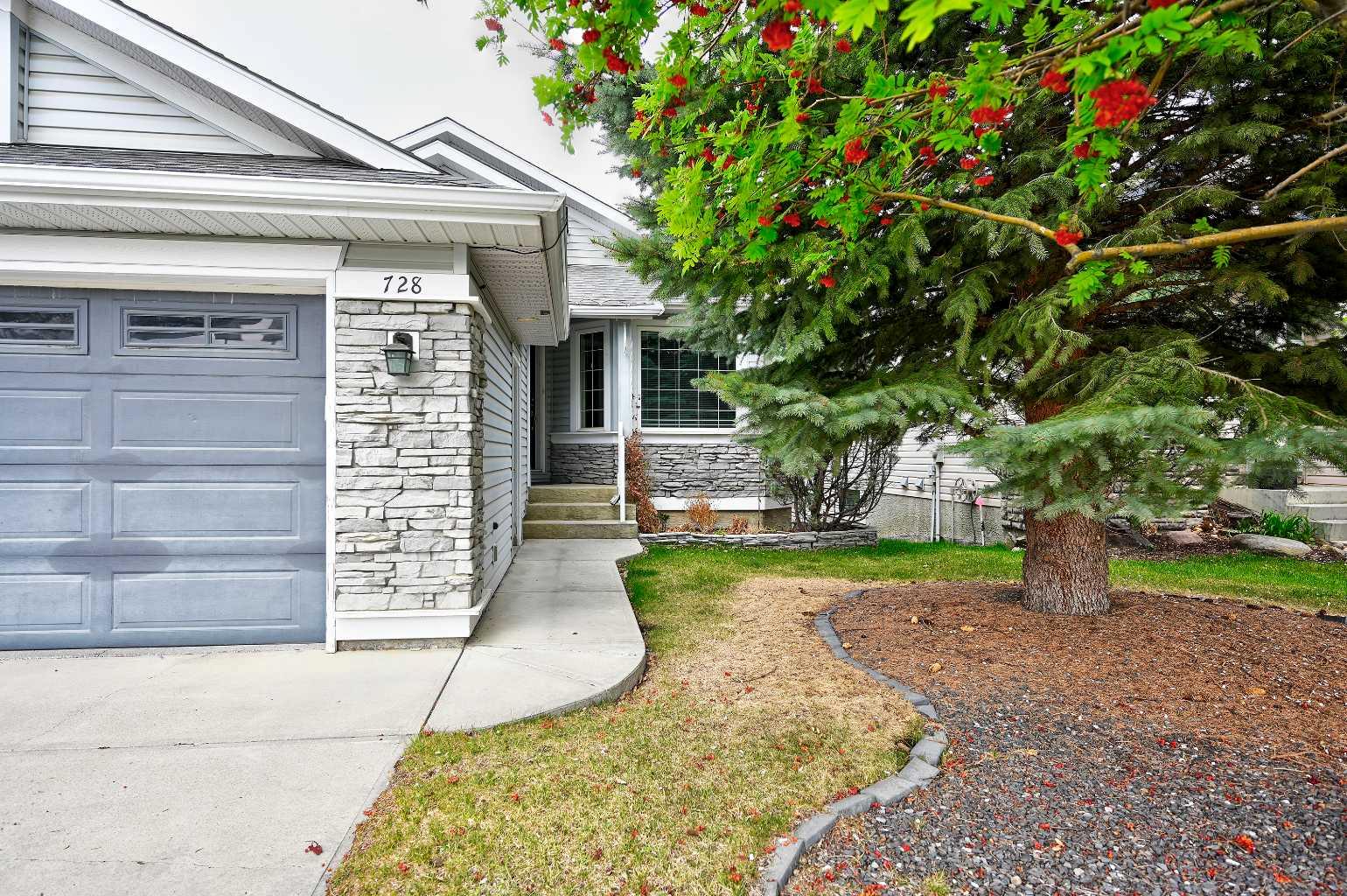728 Coopers Drive SW