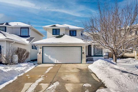 131 Hawkmount Green NW Calgary AB T3G 3T8
