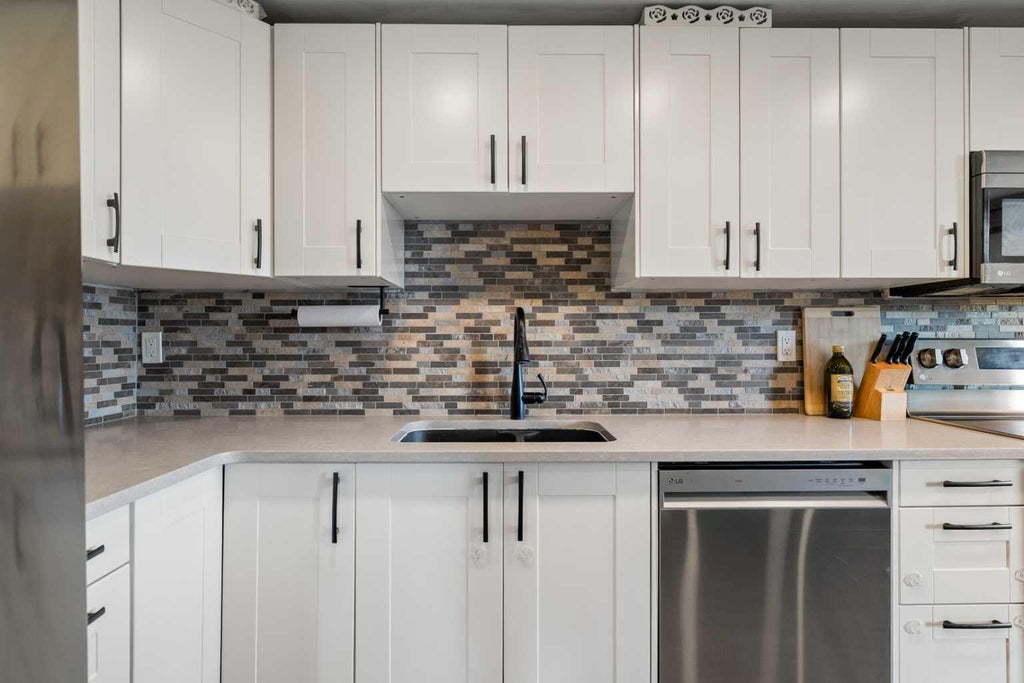 Photo of 1334 14 Avenue SW #505, Calgary, AB T3C 0W2 (MLS # A2336517)