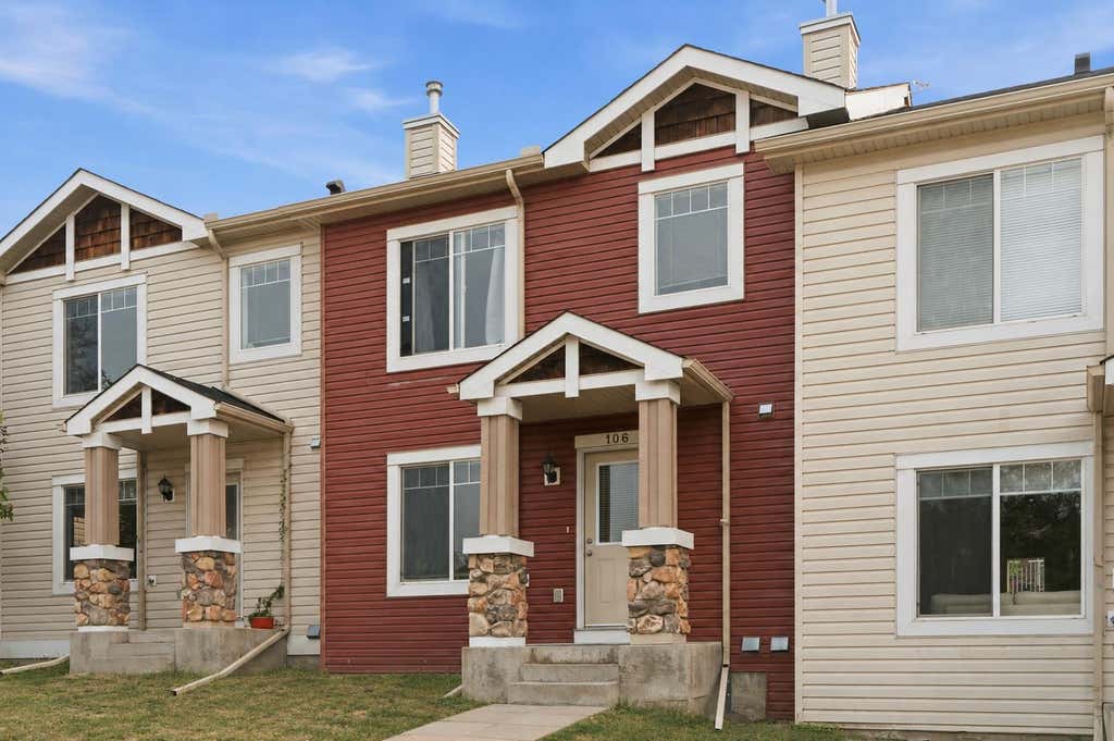 Photo of 106 Panamount Drive NW, Calgary, AB T3K 6K3 (MLS # A2338019)