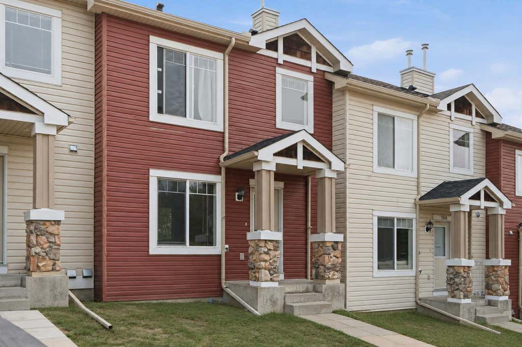 Photo of 106 Panamount Drive NW, Calgary, AB T3K 6K3 (MLS # A2338019)