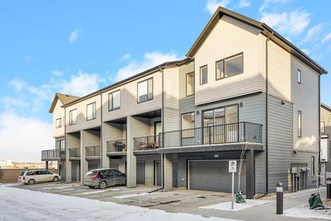 318 Evanscrest Square NW Calgary AB T3P 1S2