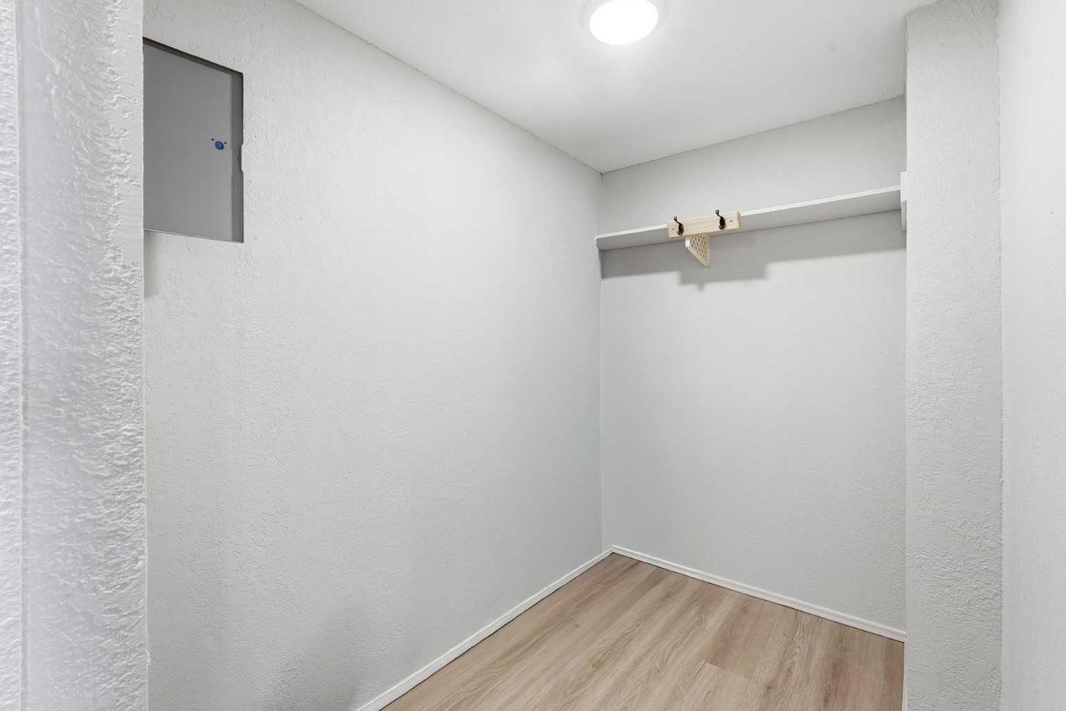 1113 37 Street SW 305