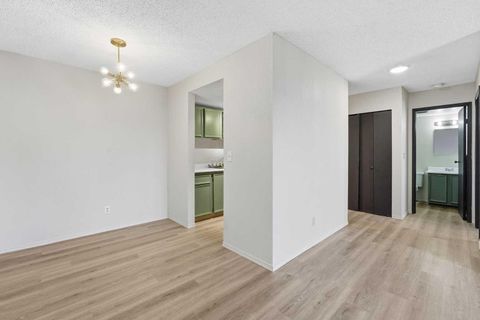 1113 37 Street SW 305 Calgary AB T3C 1S5