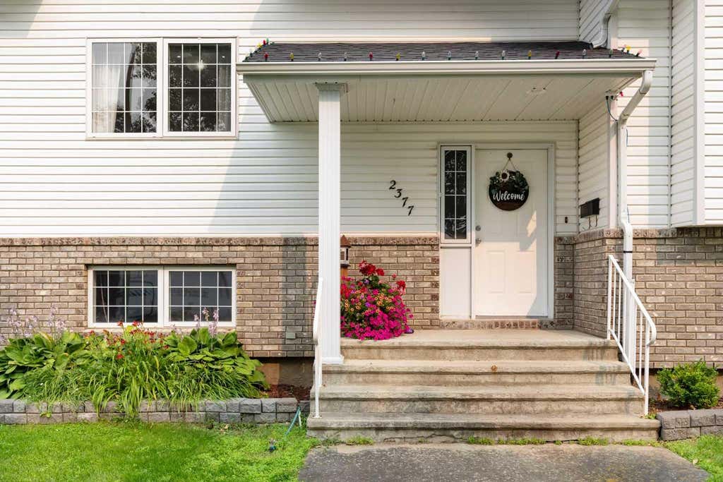 Photo of 2377 Hawthorne Avenue NE, Medicine Hat, AB T1C 1W6 (MLS # A2335809)