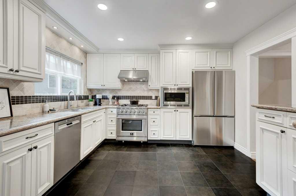 76 Chinook Drive SW