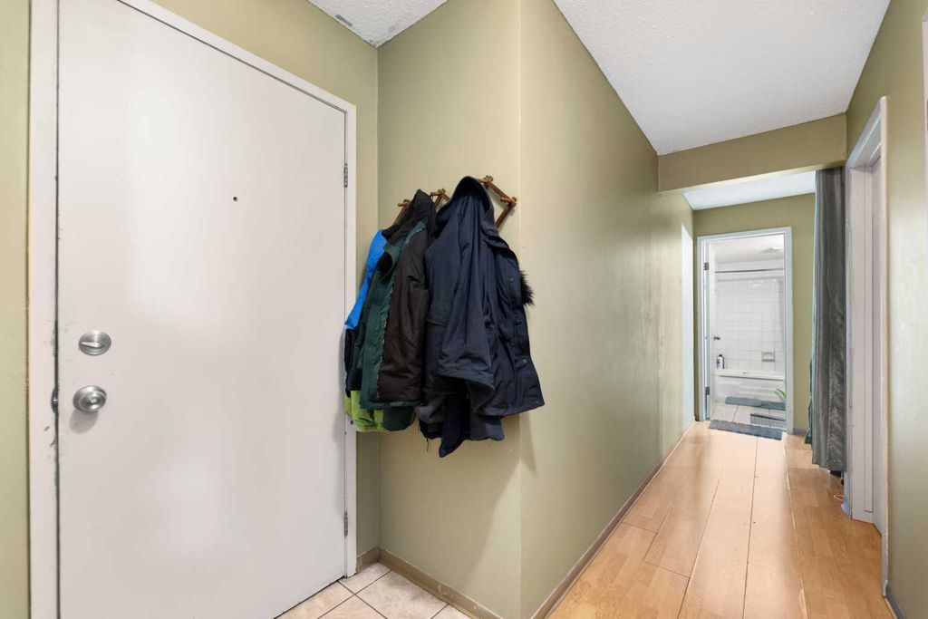 Photo of 4328 4 Street NW #204, Calgary, AB T2K 1A2 (MLS # A2275883)