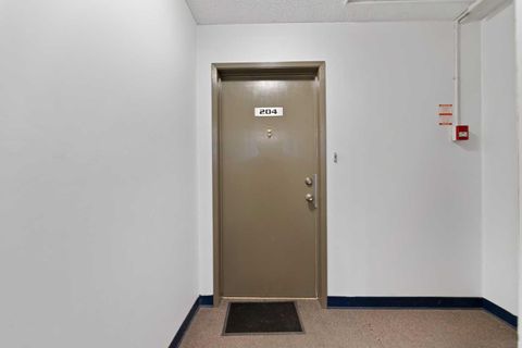 4328 4 Street NW 204 Calgary AB T2K 1A2