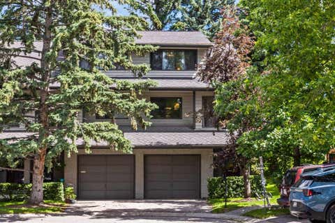 Photo of 140 Point Drive NW #16, Calgary, AB T3B 4W3 (MLS # A2324631)