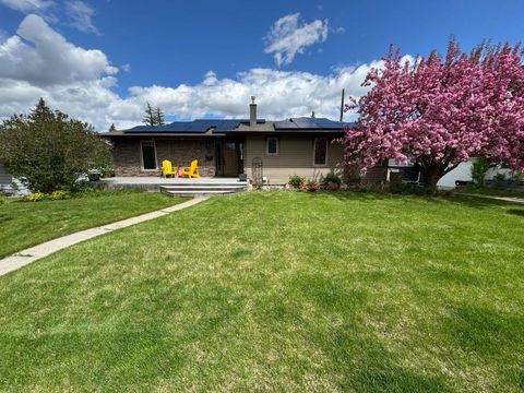 4712 Grove Hill Road SW Calgary AB T3E 4G2