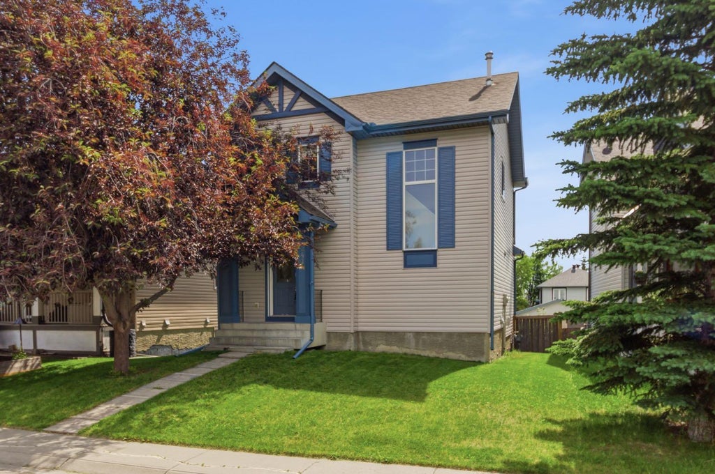 Photo of 241 Somerside Close SW, Calgary, AB T2Y 4B6 (MLS # A2327648)