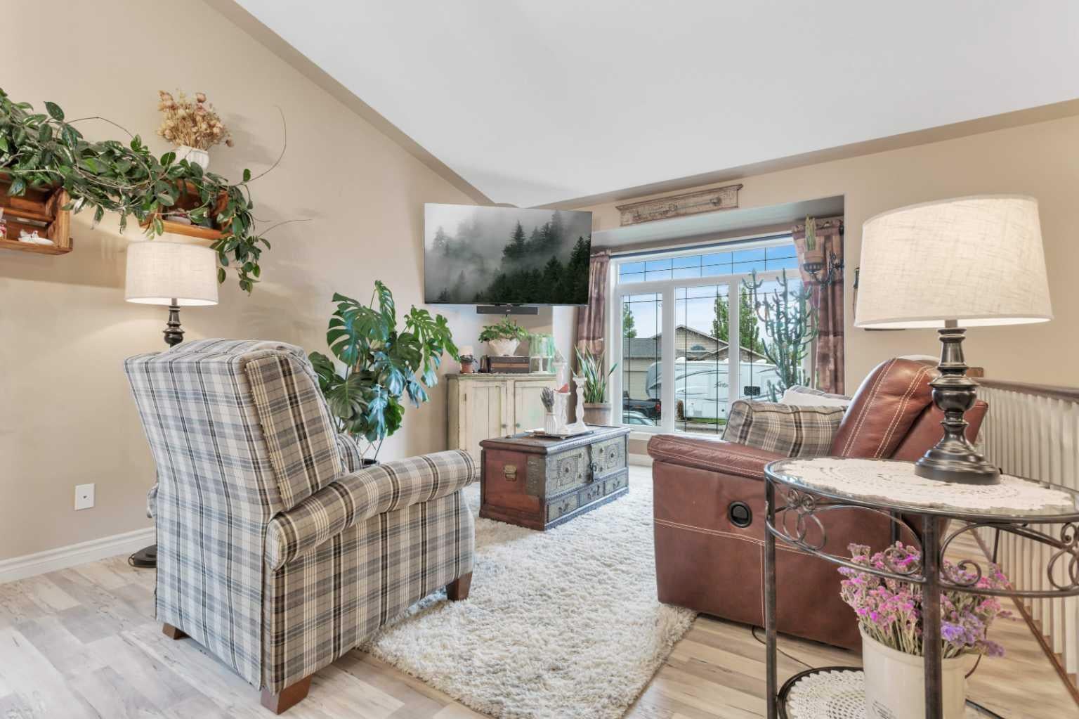 52 Irving Crescent