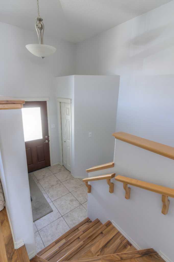 111 Mt Sundance Crescent W
