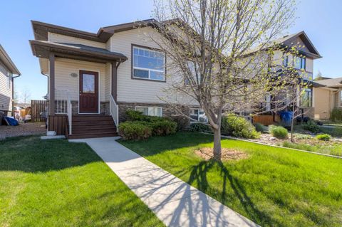 Photo of 111 Mt Sundance Crescent W, Lethbridge, AB T1J 0L4 (MLS # A2310586)