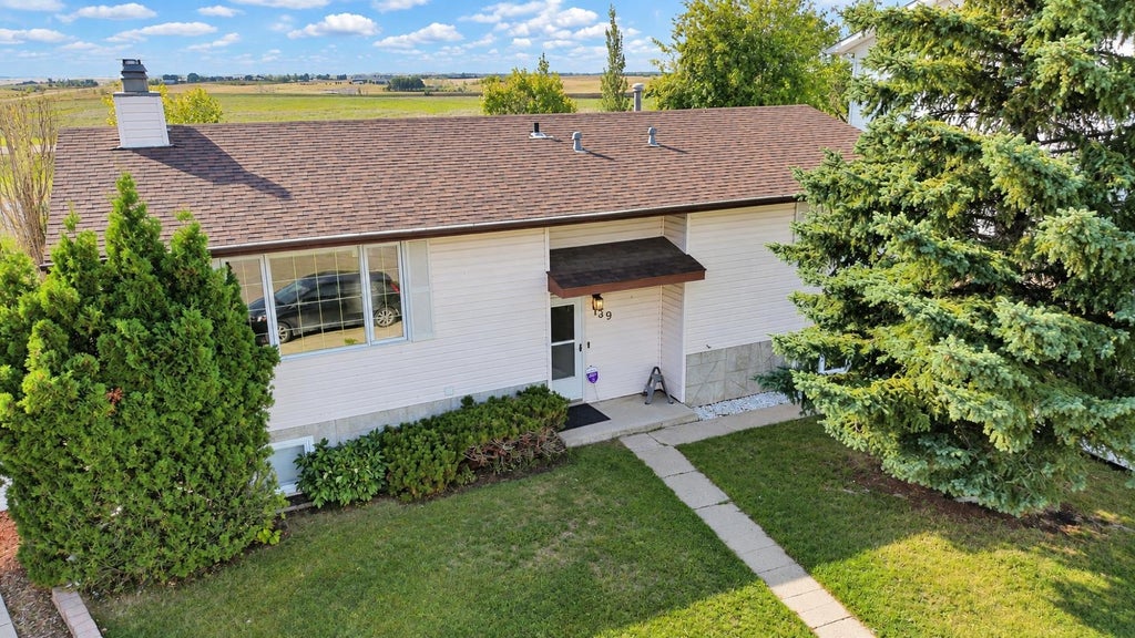 Photo of 139 Shacker Crescent Cres W, Hanna, AB T0J 1P0 (MLS # A2347163)