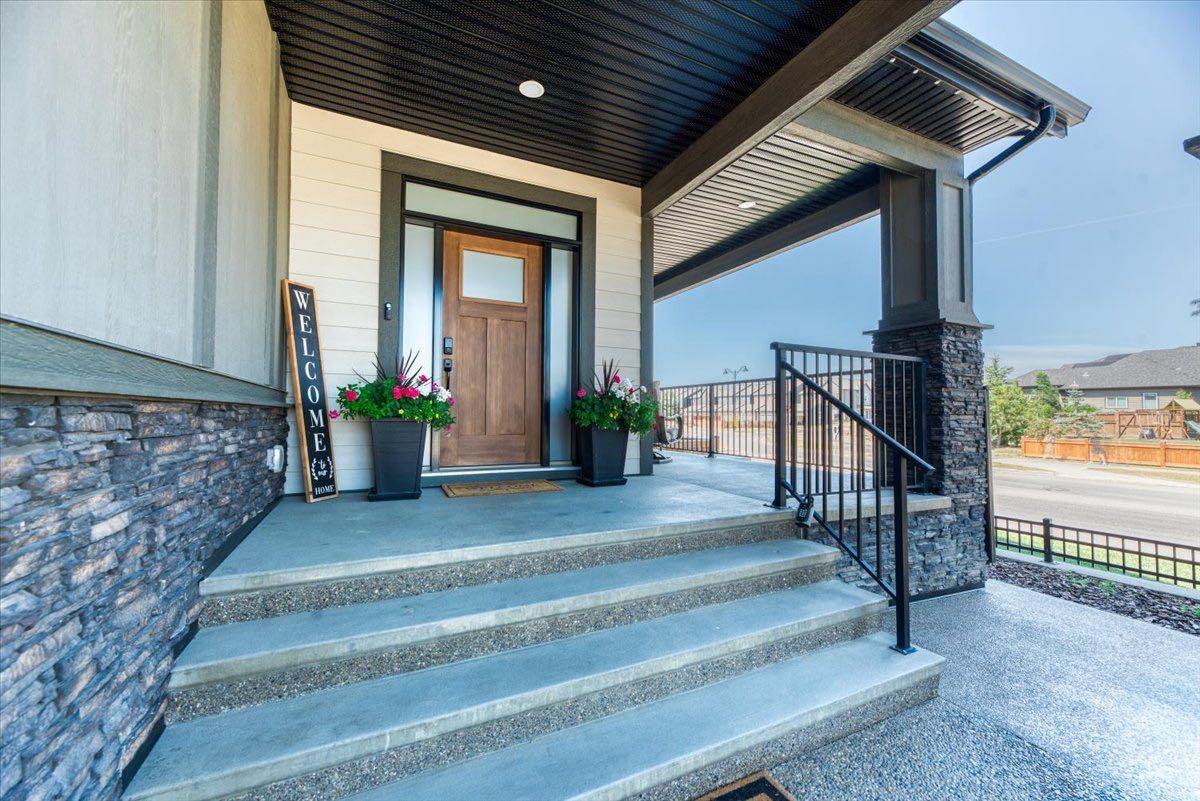 6 Legacy Woods Crescent SE