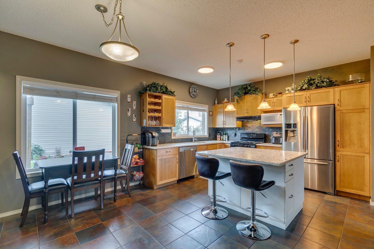 210 Elgin View SE