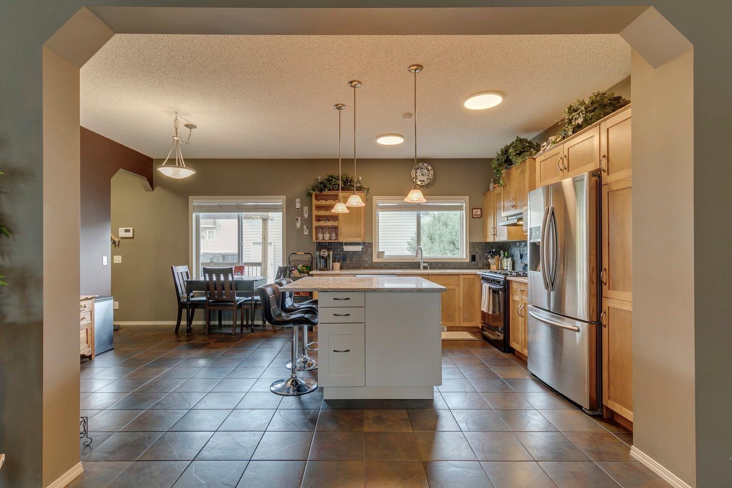 210 Elgin View SE