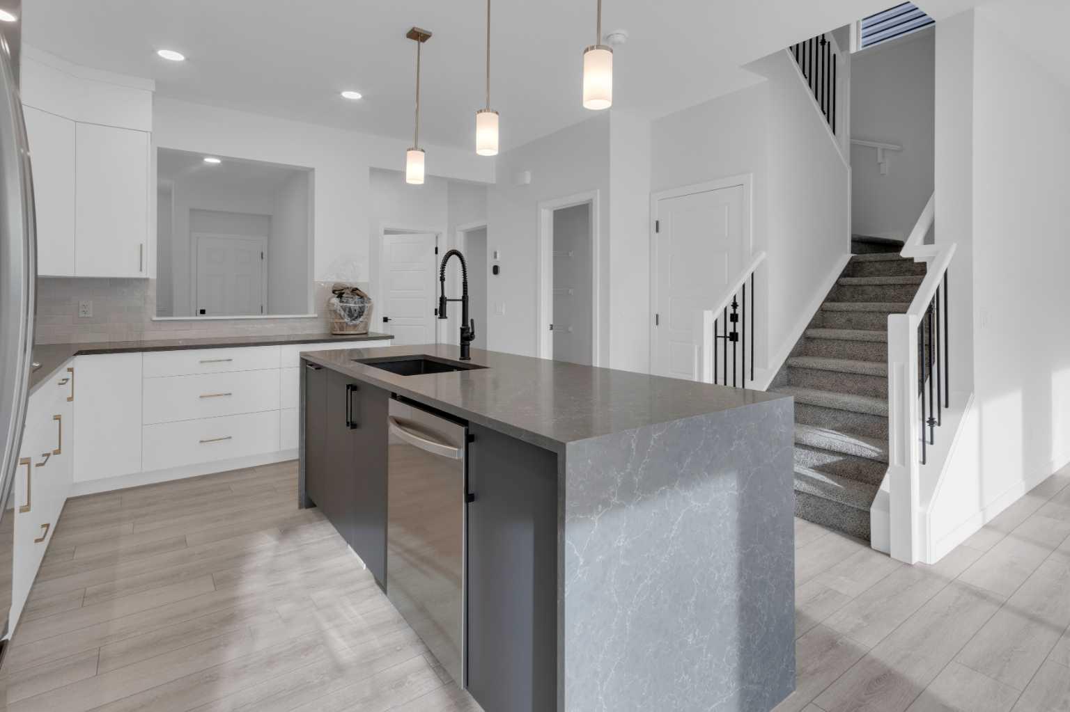 303 Calhoun Crescent NE