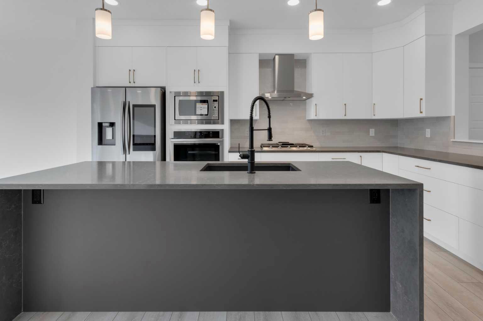 303 Calhoun Crescent NE