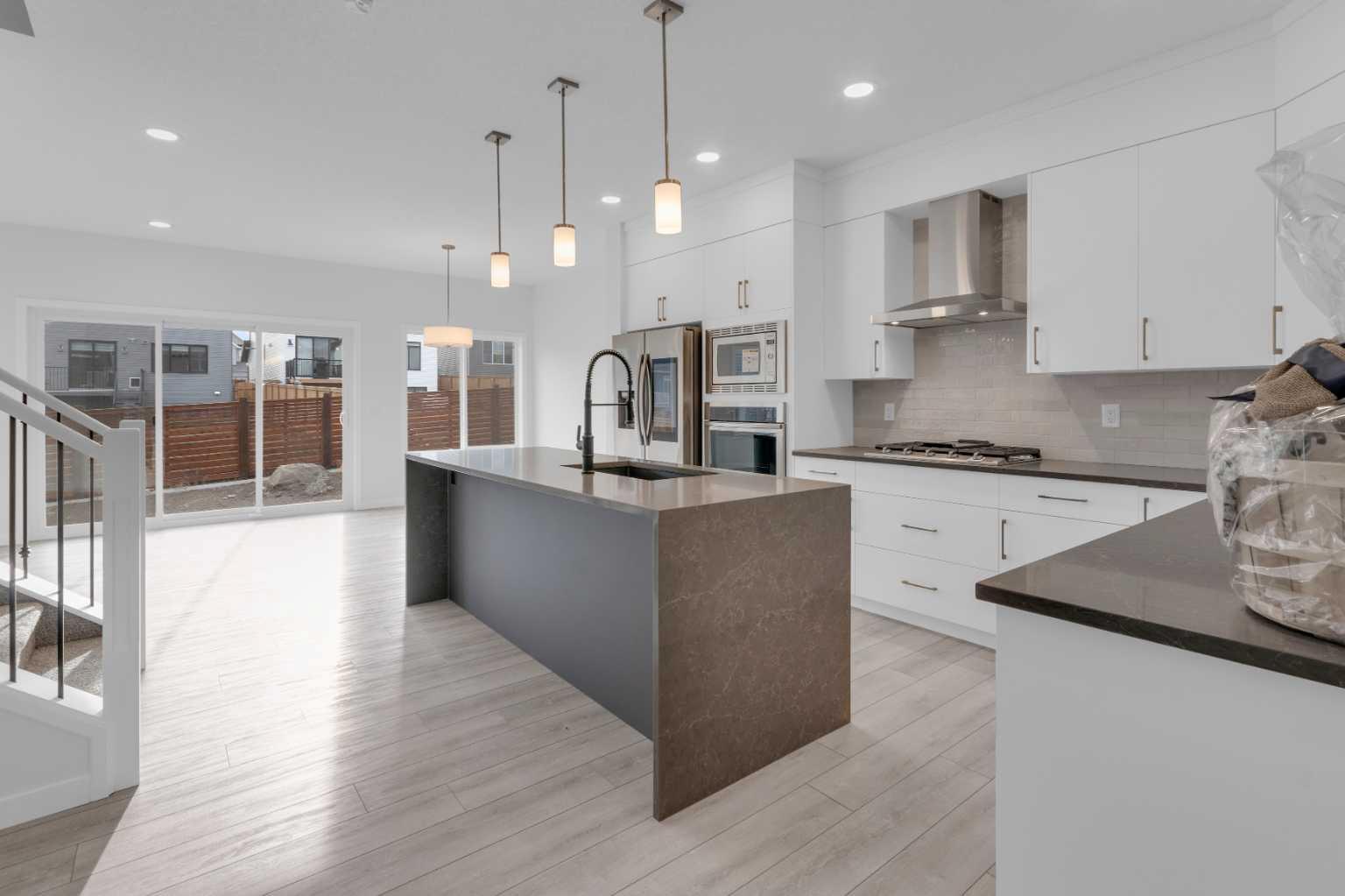 303 Calhoun Crescent NE